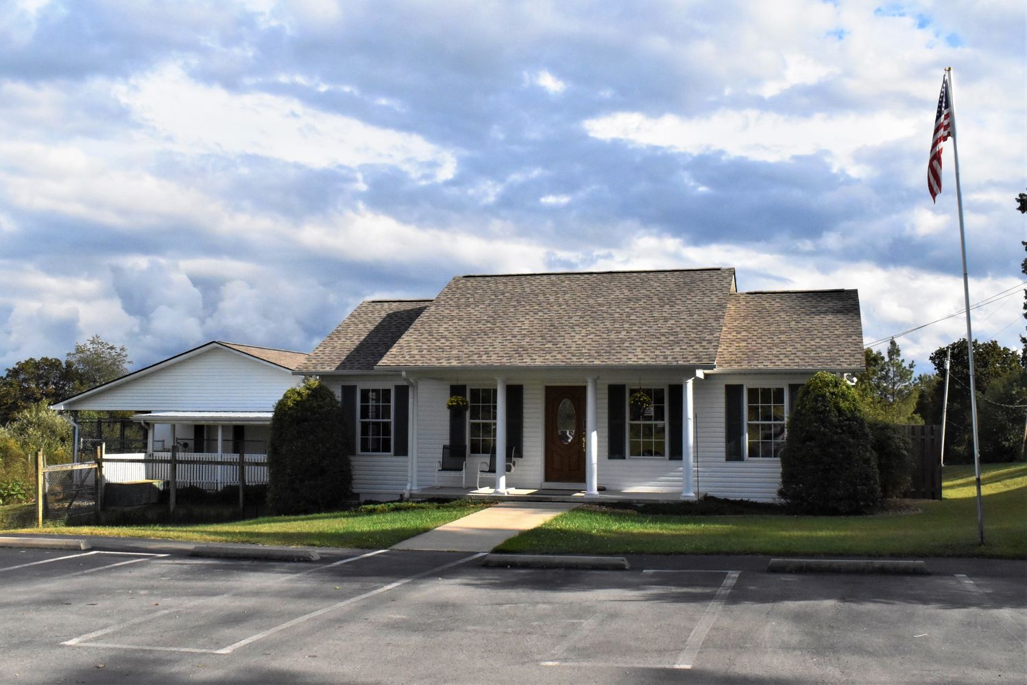 Bed & Biscuit: 153 Fence Ln, Crossville, TN 38571